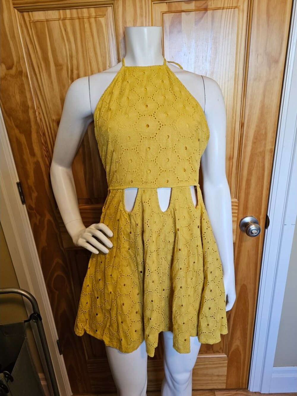 💙 86. London Rose Size Medium Yellow Woven Dress
